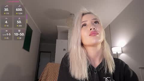 Snapshot of yoursecretloveee chatting on 02.12.26 Luminous Luna online show from 02.12.26