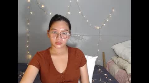 Snapshot of yoursexy_reb chatting on 12.17.25 yoursexy_reb online show from 12.17.25