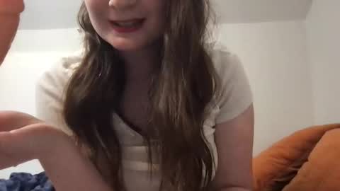 YoursTrulyBella online show from 04.18.26