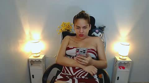Snapshot of yoursweetangelxxx chatting on 02.05.25 YourDreamgirl online show from 02.05.25