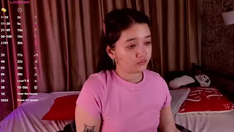 Snapshot of yoursweetsoul chatting on 06.18.26 Bella online show from 06.18.26