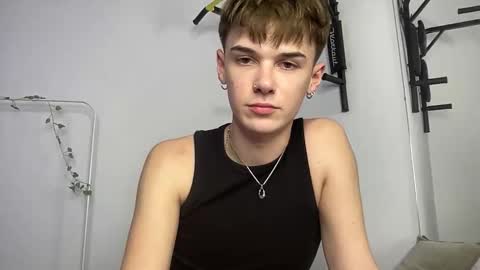 Snapshot of yoursweetyguy chatting on 11.04.25 yoursweetyguy online show from 11.04.25