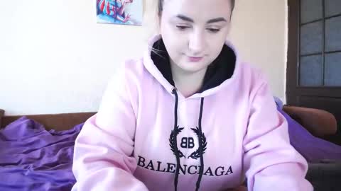 Snapshot of yourswetiegirl chatting on 04.23.26 Sofia online show from 04.23.26