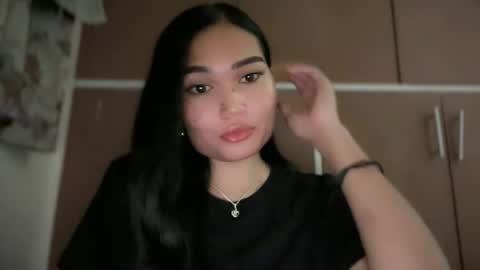 Snapshot of yrdrmgrl_jennie26 chatting on 11.30.25 yrdrmgrl_jennie26 online show from 11.30.25