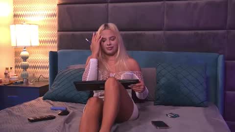 Foxie online show from 09.18.25