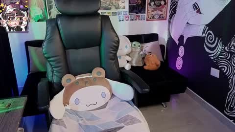    rawr   Anne Independent model      online show from 09.20.25