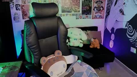    rawr   Anne Independent model      online show from 09.29.25