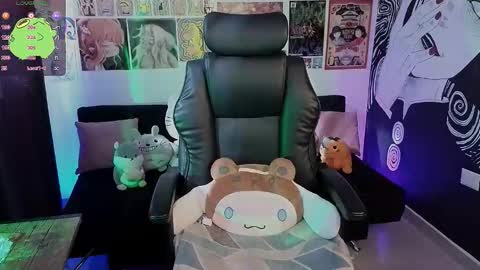    rawr   Anne Independent model      online show from 09.30.25