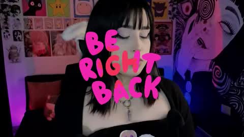    rawr   Anne Independent model      online show from 10.14.25