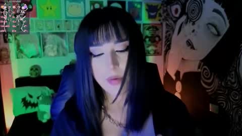    rawr   Anne Independent model      online show from 10.23.25