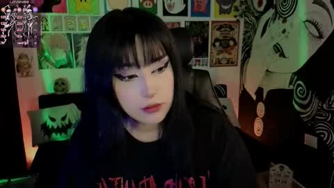    rawr   Anne Independent model      online show from 10.27.25