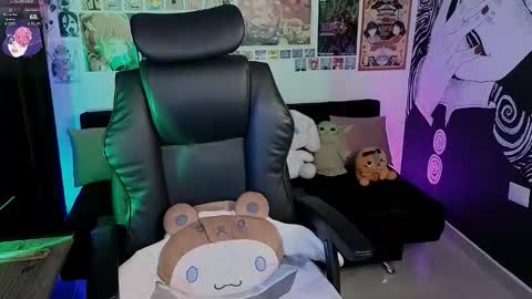    rawr   Anne Independent model      online show from 01.16.26