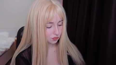 Snapshot of yukimisa chatting on 09.27.25 Misa online show from 09.27.25