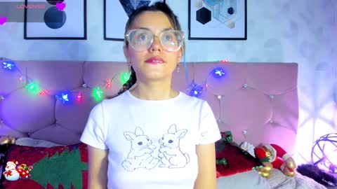 Snapshot of yukki_kuran chatting on 12.21.24 Yukki Kuran online show from 12.21.24