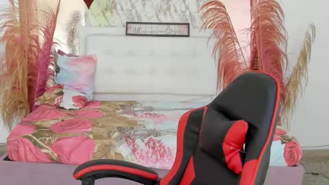 Snapshot of yulisa_fernandez chatting on 12.13.25 Yulisa online show from 12.13.25