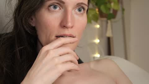 yulla dao online show from 02.04.25