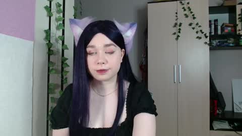 Snapshot of yuly_soft chatting on 12.16.25 Eva online show from 12.16.25