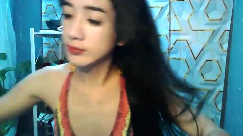 yumi_18 online show from 11.29.25