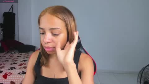 yumi_hanna online show from 04.14.26