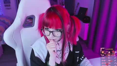 Snapshot of yumi_youkai chatting on 11.16.25 Yumi 3 online show from 11.16.25