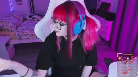 Snapshot of yumi_youkai chatting on 12.17.25 Yumi 3 online show from 12.17.25