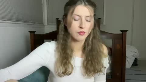 yumiandwolf online show from 11.17.25