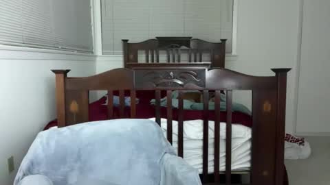 yumiandwolf online show from 12.14.25