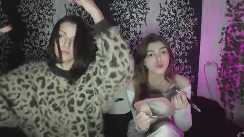 Snapshot of yummy_chica chatting on 10.23.25 yummy_chica online show from 10.23.25