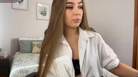 Snapshot of yummy_jane_ chatting on 05.17.26 Yummy Jane online show from 05.17.26