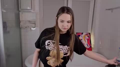 Snapshot of yummyemiily chatting on 02.24.26 Emily online show from 02.24.26