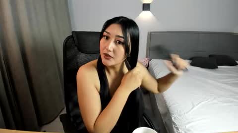 Snapshot of yunamini chatting on 11.19.25 Yuna online show from 11.19.25