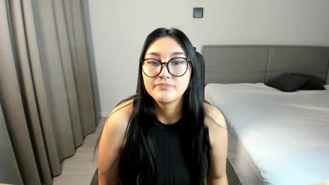 Snapshot of yunamini chatting on 11.20.25 Yuna online show from 11.20.25