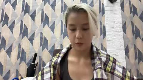 Snapshot of yuonnekehoe chatting on 10.24.25 Kristi online show from 10.24.25