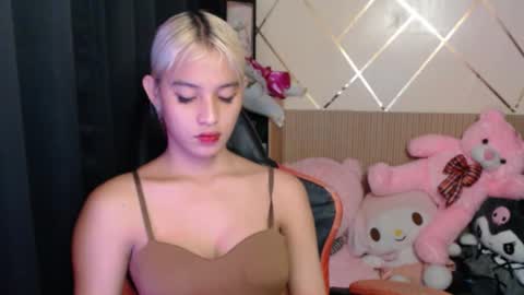 Snapshot of yurie_cummster chatting on 10.10.25 yurie_cummster online show from 10.10.25