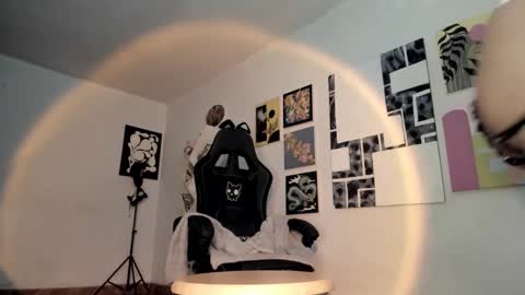 paola online show from 11.12.25