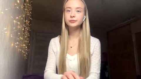 Snapshot of yutwiner chatting on 12.16.25 May online show from 12.16.25