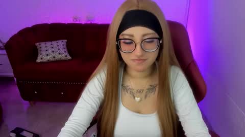 Snapshot of yuyu_m chatting on 11.25.25 Yuyu online show from 11.25.25