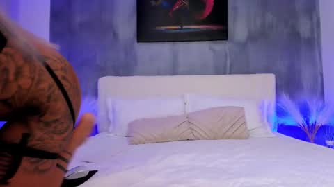 Snapshot of yviann chatting on 02.25.25 YviAnn online show from 02.25.25