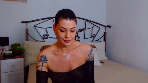 Snapshot of yvonneeverlee chatting on 02.27.25 I V Y online show from 02.27.25