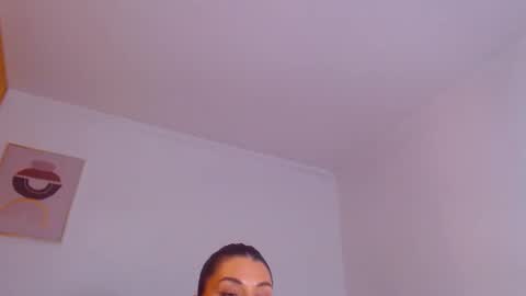 Snapshot of yvonneeverlee chatting on 09.27.25 I V Y online show from 09.27.25