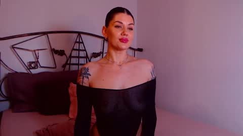 I V Y   online show from 01.08.26