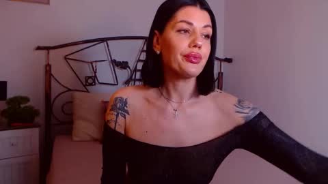 I V Y   online show from 02.02.26