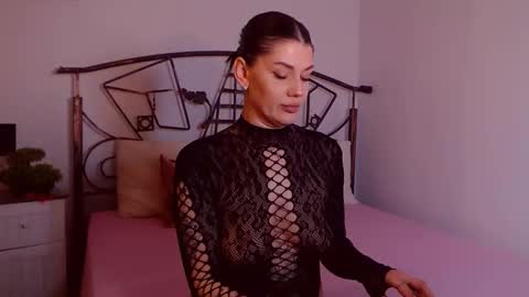 I V Y   online show from 02.17.26