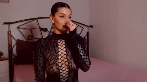 I V Y   online show from 04.03.26