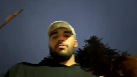 Snapshot of yyyyttttone chatting on 10.28.25 yyyyttttone online show from 10.28.25