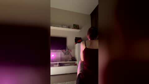 Snapshot of zabavka chatting on 12.18.25 lia online show from 12.18.25