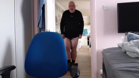 Snapshot of zacsmithuk chatting on 02.06.25 Zac Smitj online show from 02.06.25