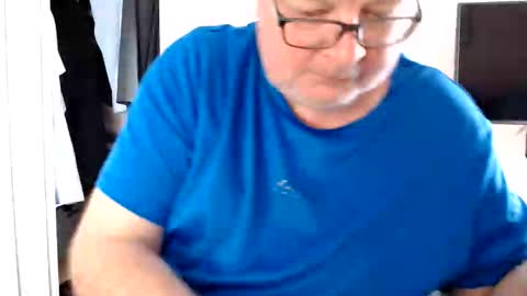 Snapshot of zacsmithuk chatting on 06.07.26 Zac Smitj online show from 06.07.26