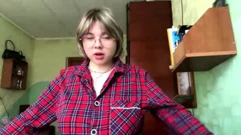 Mia online show from 04.10.26