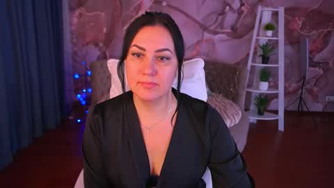 Snapshot of zafiramoonn chatting on 11.17.25 Zafiramoonn online show from 11.17.25